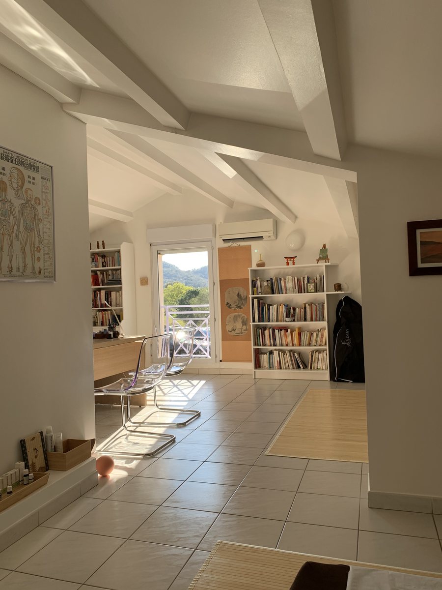 Salle de consultation et bureau du cabinet